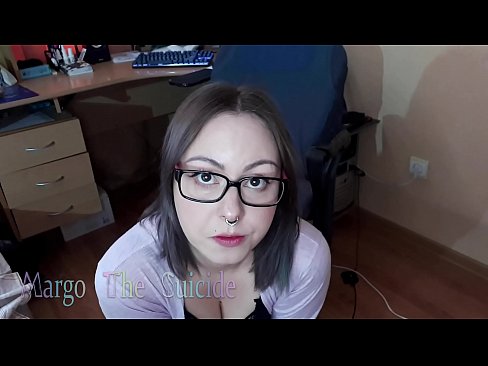 ❤️ Neska sexy betaurrekoekin dildoa zurrupatzen du kameraren aurrean ️ Sluts gugan ❤