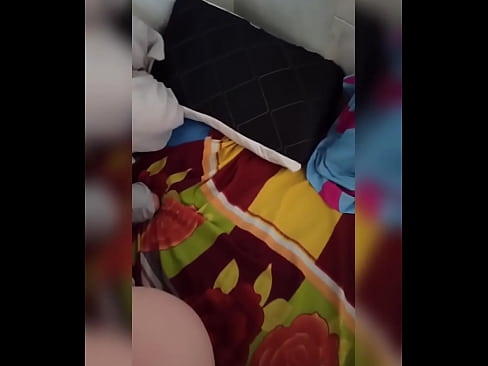 ❤️ Nire gelakidea etxean bakarrik geratzen da, bere senarra oporretara joaten delako eta nik izorratzeko eta ipurdia esnez betetzeko aprobetxatzen dut ️ Sluts gugan ❤