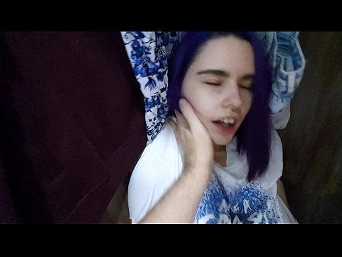 ❤️ Nire ahizpa armairuan aurkitu eta lagundu zion esperma ️ Sluts gugan ❤