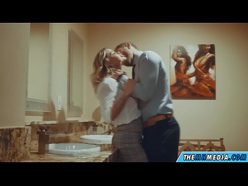 ❤️ Ilehoria busti batek komun publiko batean seduzitzen zaituenean ️ Sluts gugan ❤